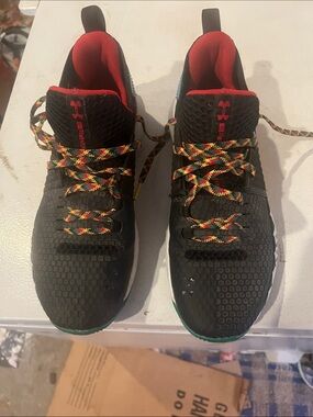 Under Armour Drive 4 Low PE Dennis Smith Jr “Martin” PE Men’s Black Athletic